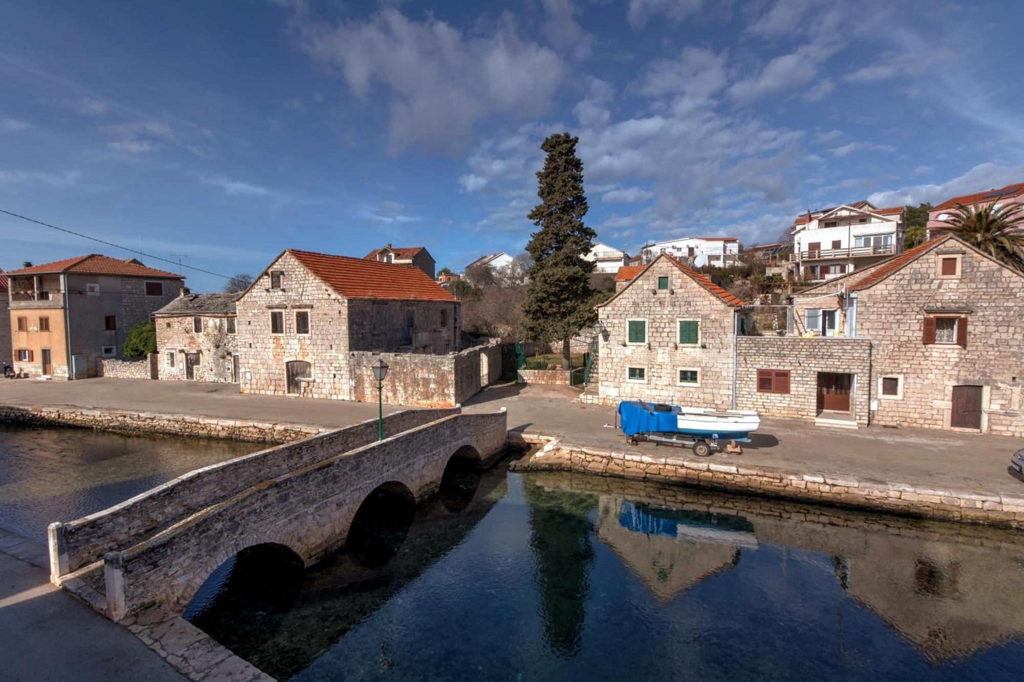 Apartment With Beautiful View And Big Terrace Vrboska Exterior photo